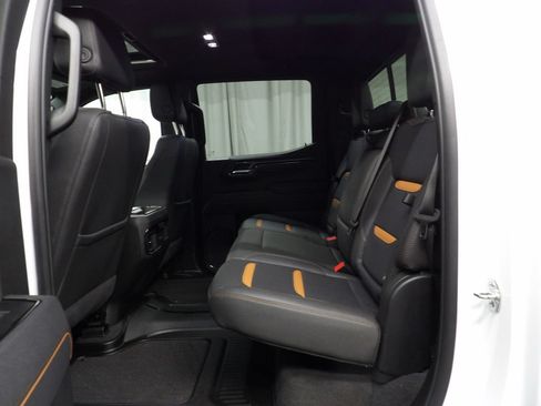 Used 2025 GMC Sierra 1500 AT4 w/ Technology Package AWD/4WD image 17