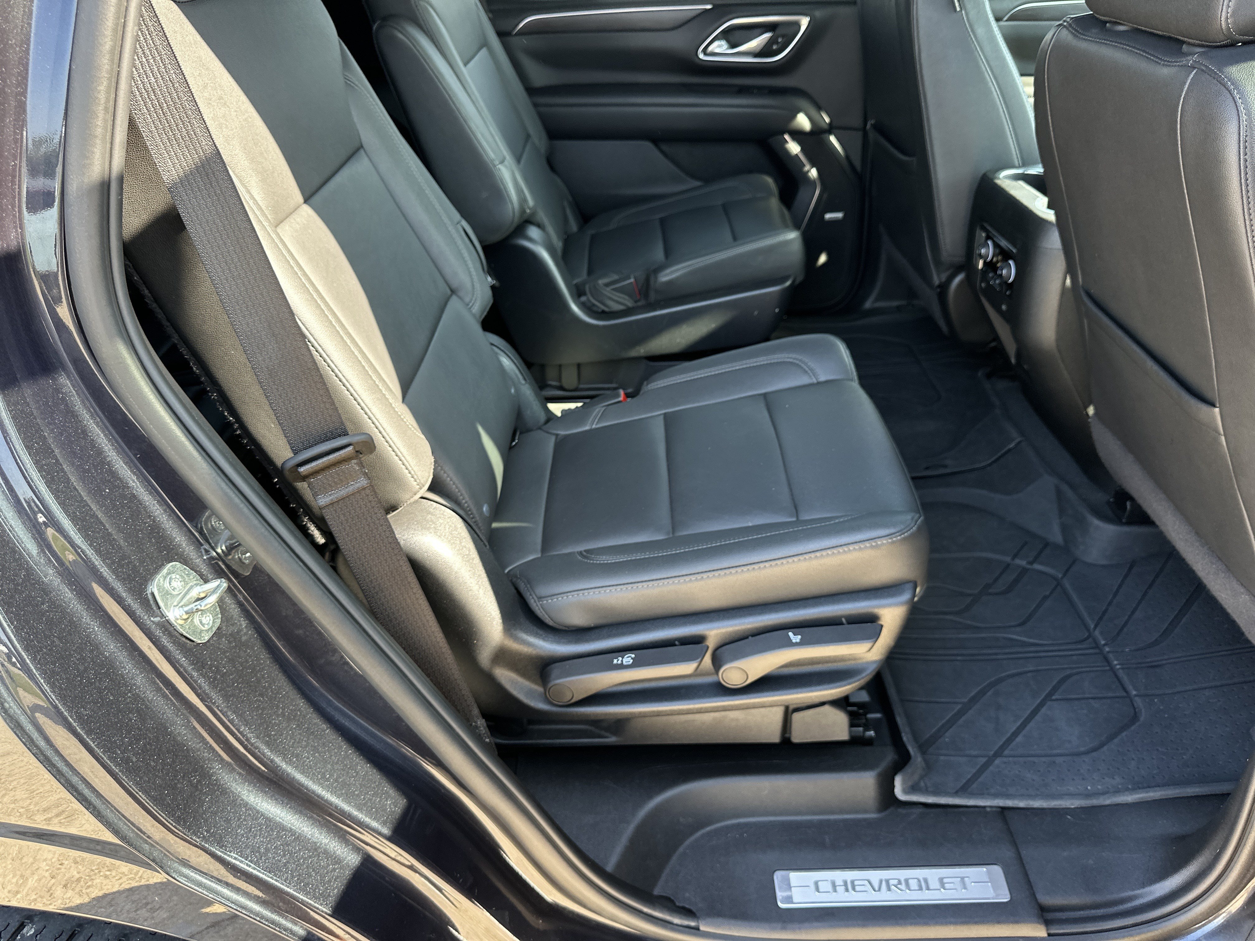 Certified 2024 Chevrolet Tahoe Z71 w/ Luxury Package AWD/4WD image 16