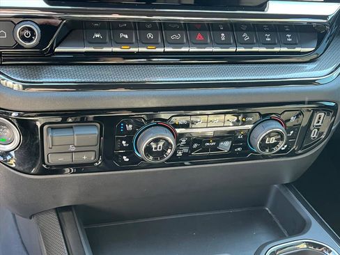 Used 2024 Chevrolet Silverado 1500 ZR2 image 15