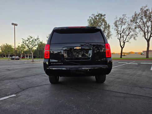 Used 2019 Chevrolet Suburban LT RWD image 5