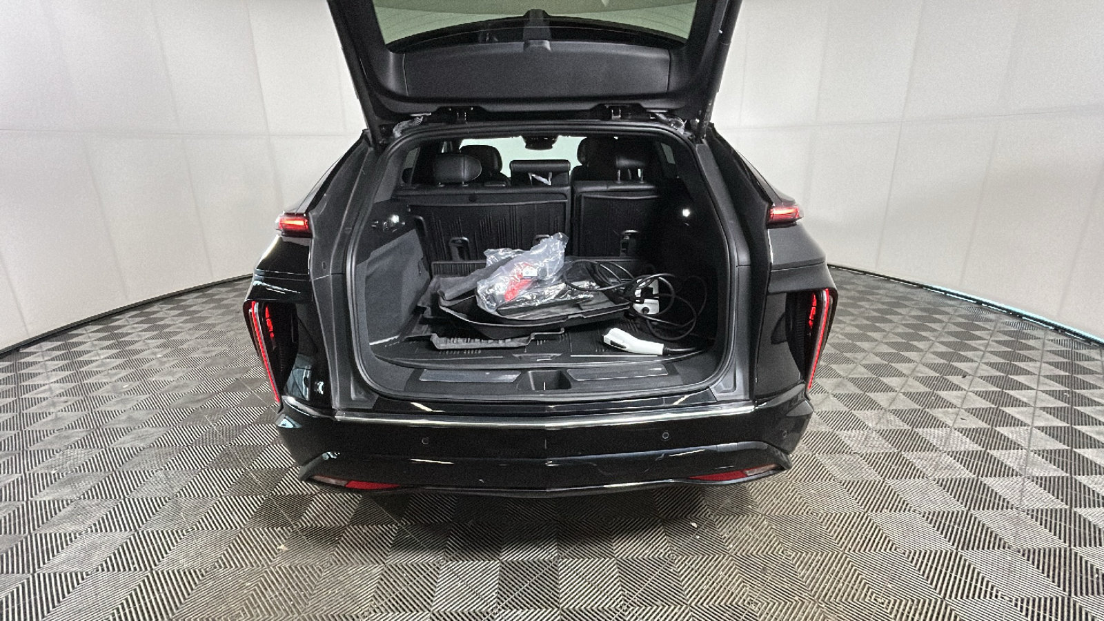 Used 2024 Cadillac Lyriq Luxury RWD image 31