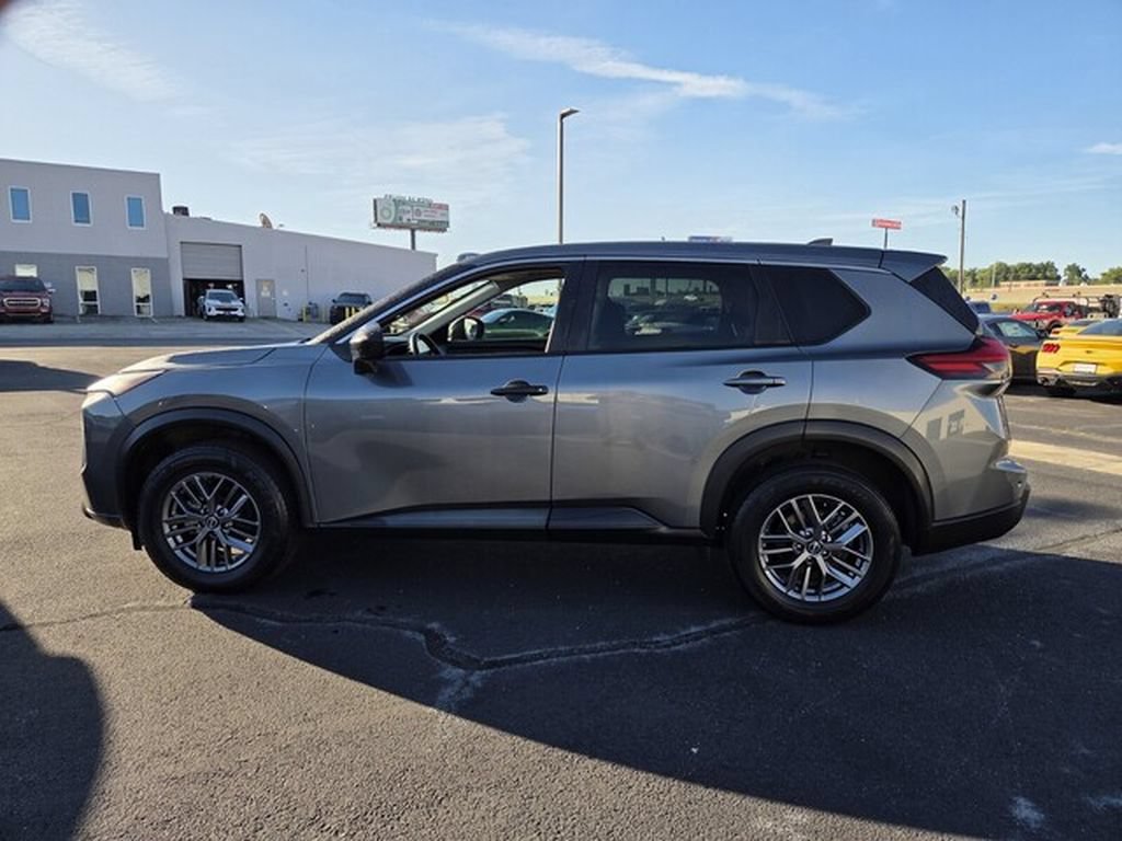 Used 2024 Nissan Rogue S AWD/4WD image 8