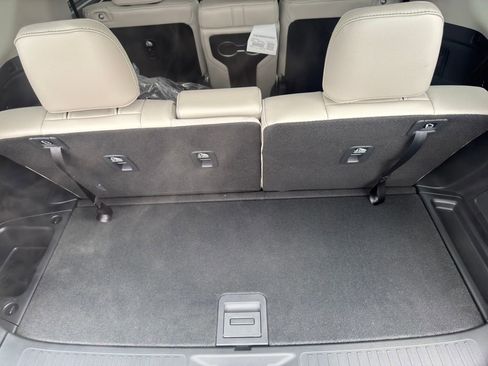 New 2026 Honda Pilot Touring image 13