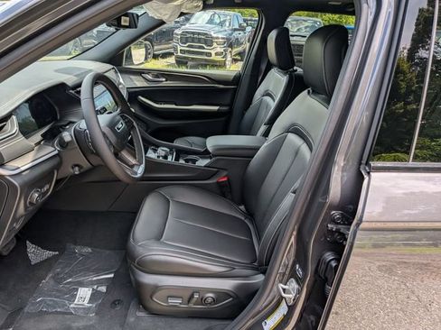 New 2026 Jeep Grand Cherokee Limited w/ Luxury Tech Group II AWD/4WD image 9