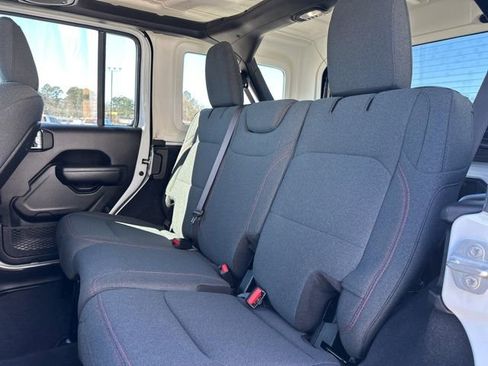 Certified 2025 Jeep Wrangler Unlimited Rubicon image 28