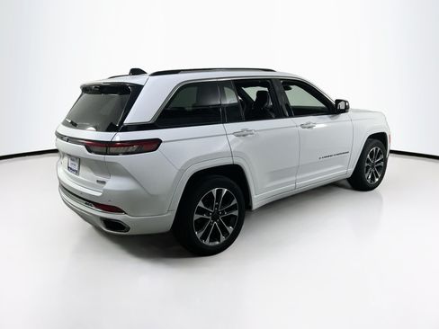 Used 2023 Jeep Grand Cherokee Overland w/ Luxury Tech Group IV AWD/4WD image 5