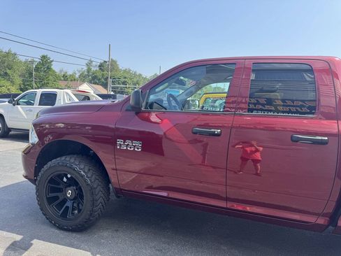 Used 2018 RAM 1500 Express AWD/4WD image 4