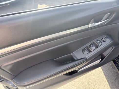 Used 2022 Nissan Altima 2.5 SV FWD image 16