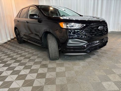 Used 2024 Ford Edge SE w/ Black Appearance Package image 3