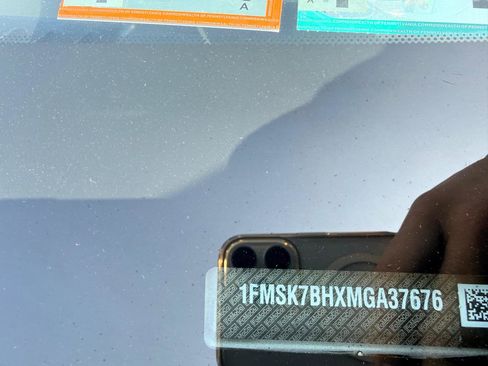 Used 2021 Ford Explorer 2WD image 6