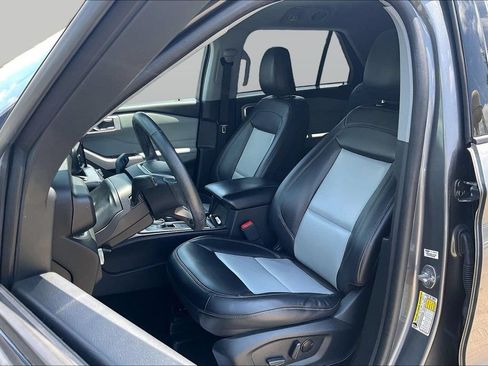 Used 2023 Ford Explorer XLT w/ Equipment Group 202A AWD/4WD image 25