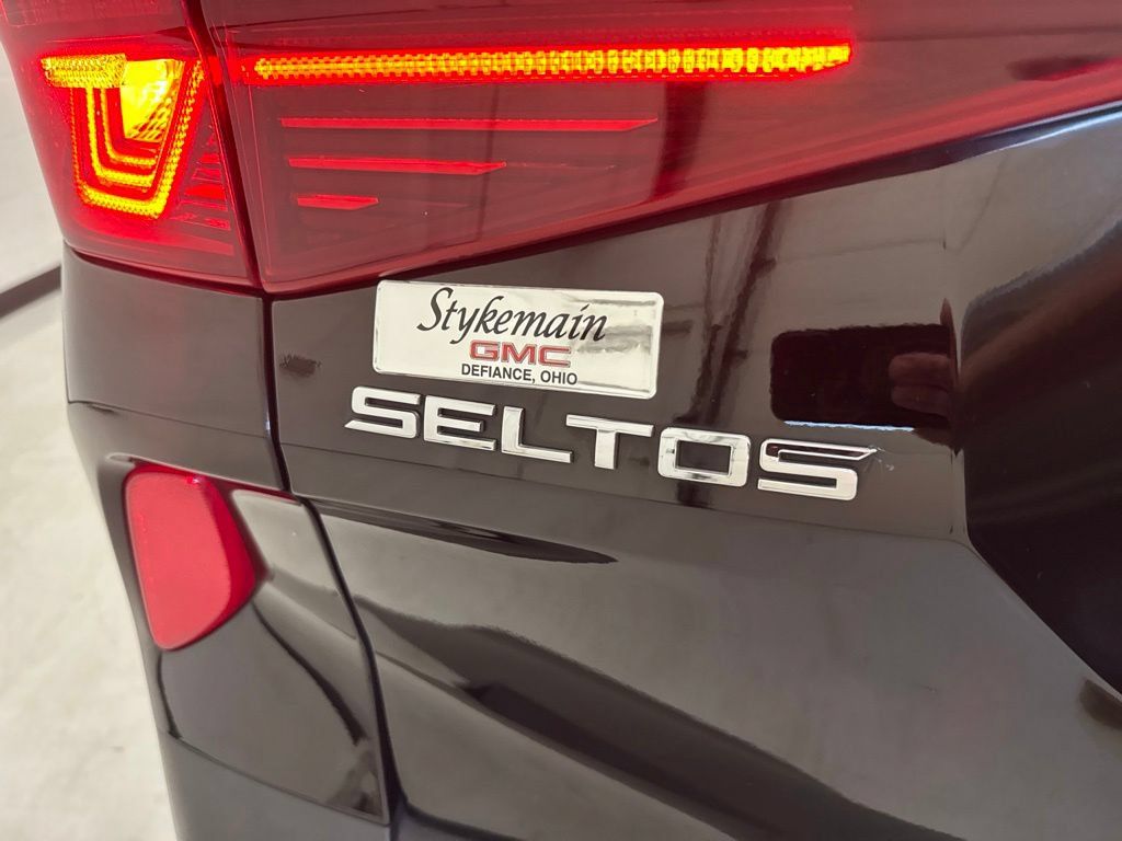 Used 2021 Kia Seltos S FWD image 11