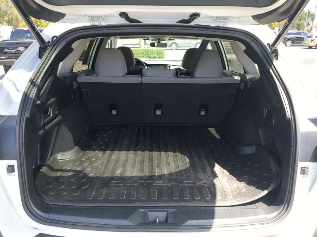 Used 2025 Subaru Outback Premium AWD/4WD image 9