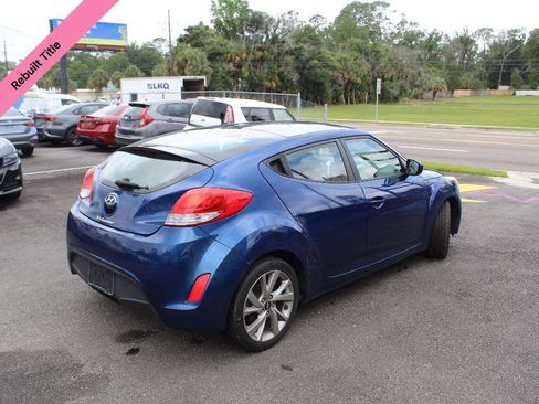 Used 2017 Hyundai Veloster Base image 3