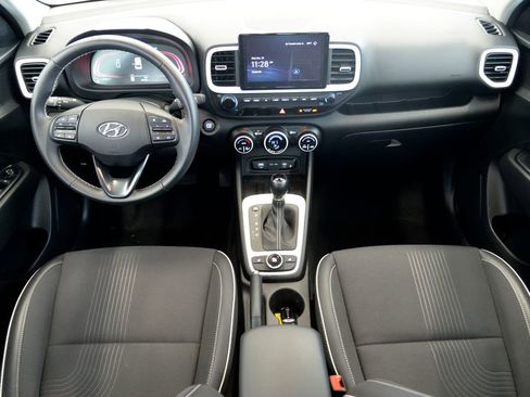 Used 2023 Hyundai Venue Limited image 17
