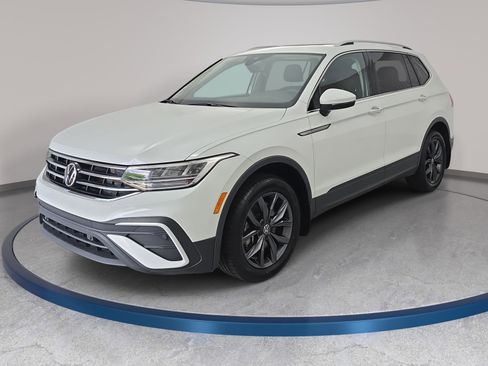 Certified 2023 Volkswagen Tiguan SE w/ Panoramic Sunroof Package AWD/4WD image 1