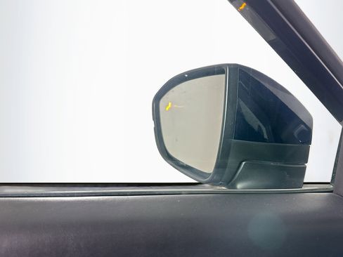 Used 2025 Nissan Pathfinder SV image 16