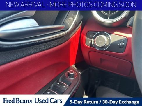 Used 2019 Alfa Romeo Giulia AWD w/ Cold Weather Package image 17