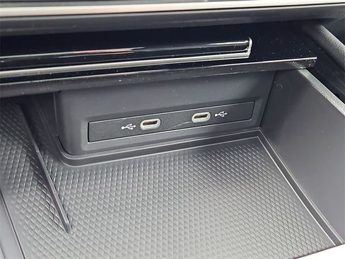 New 2025 Volkswagen Atlas SEL image 11