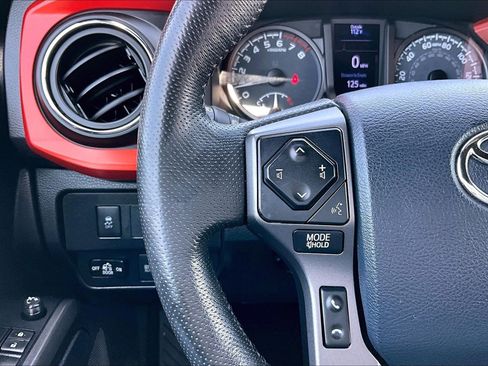 Used 2020 Toyota Tacoma TRD Off-Road AWD/4WD image 18