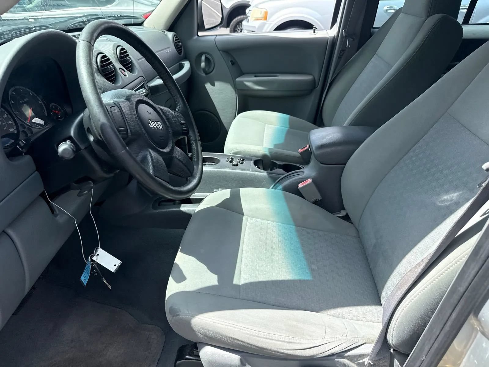 Used 2007 Jeep Liberty Sport RWD image 3