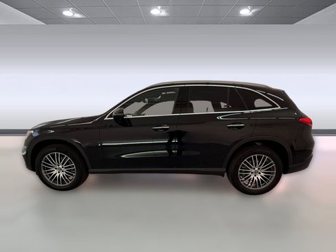 Used 2026 Mercedes-Benz GLC 300 image 2
