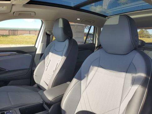 New 2026 Volkswagen Tiguan SE image 12