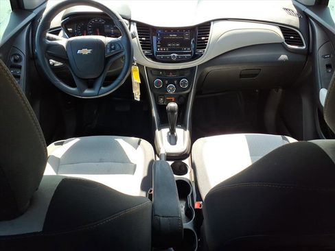 Used 2019 Chevrolet Trax LS image 17