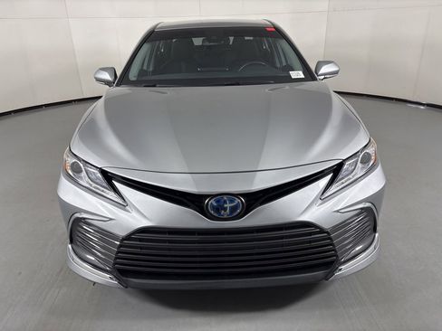 Used 2024 Toyota Camry XLE FWD image 3