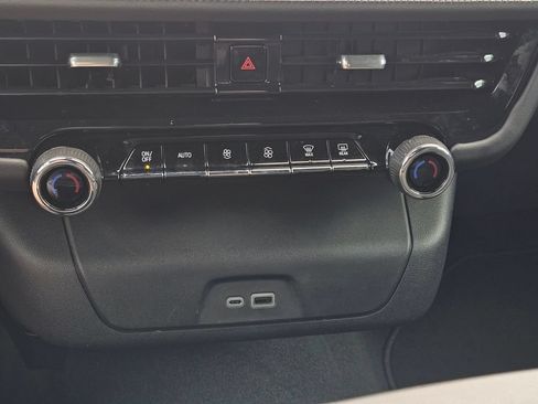 Used 2025 Chevrolet Tahoe LS RWD image 17