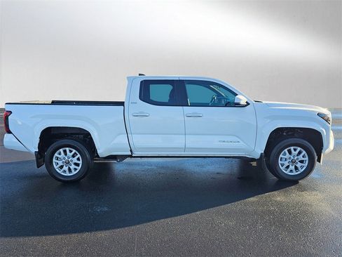 Used 2025 Toyota Tacoma SR5 image 6