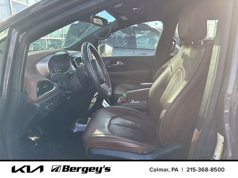 Used 2020 Chrysler Pacifica Limited w/ Tire & Wheel Group image 11