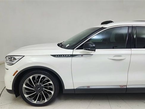 Used 2020 Lincoln Aviator Reserve w/ Equipment Group 202A image 4