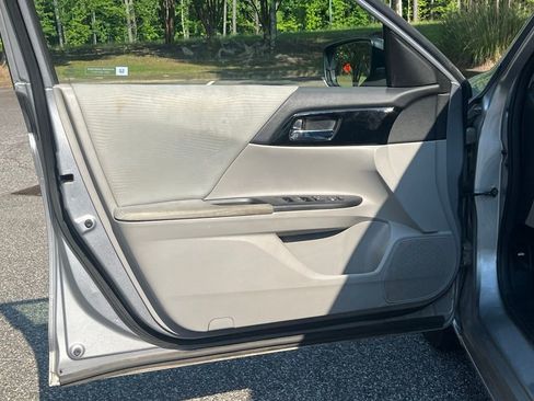 Used 2017 Honda Accord LX image 9