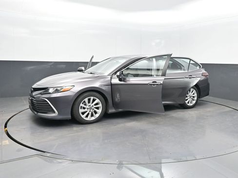 Used 2023 Toyota Camry LE FWD image 23