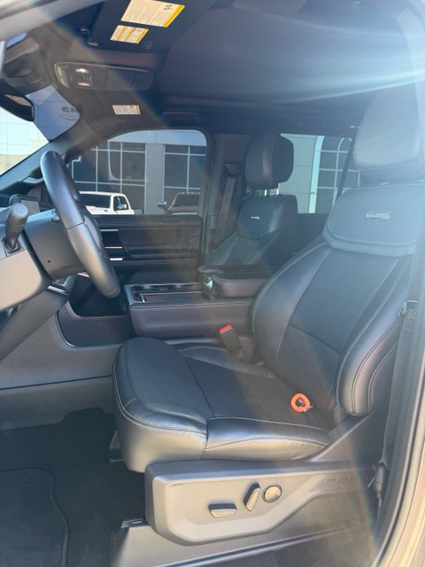 Used 2026 Ford Expedition Platinum w/ Stealth Performance Package AWD/4WD image 6