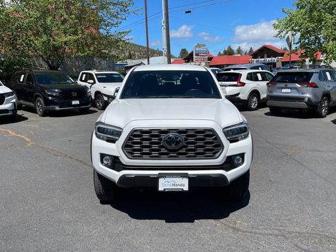 Used 2023 Toyota Tacoma TRD Off-Road w/ Technology Package AWD/4WD image 8