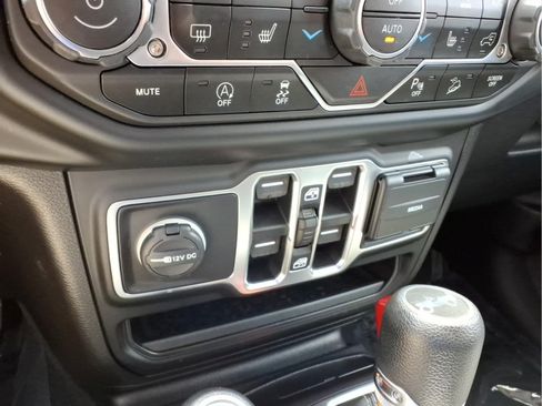 Used 2020 Jeep Wrangler Unlimited Sahara AWD/4WD image 21