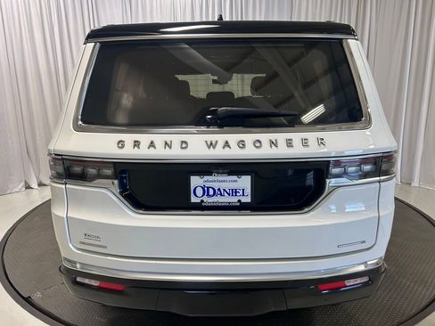 Used 2023 Jeep Grand Wagoneer Series III AWD/4WD image 30