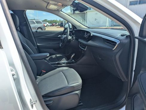 Used 2025 Buick Encore GX Preferred FWD image 19