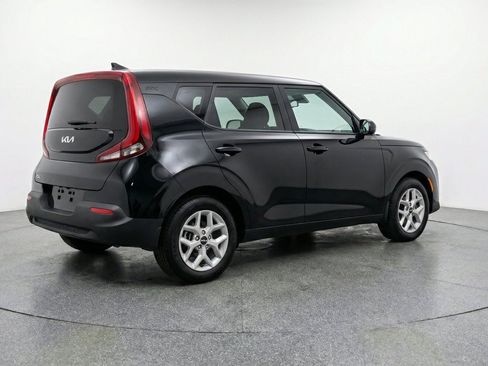 Used 2025 Kia Soul LX w/ LX Technology Package FWD image 9