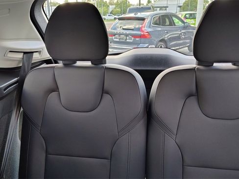 New 2026 Volvo XC90 B6 Plus image 32