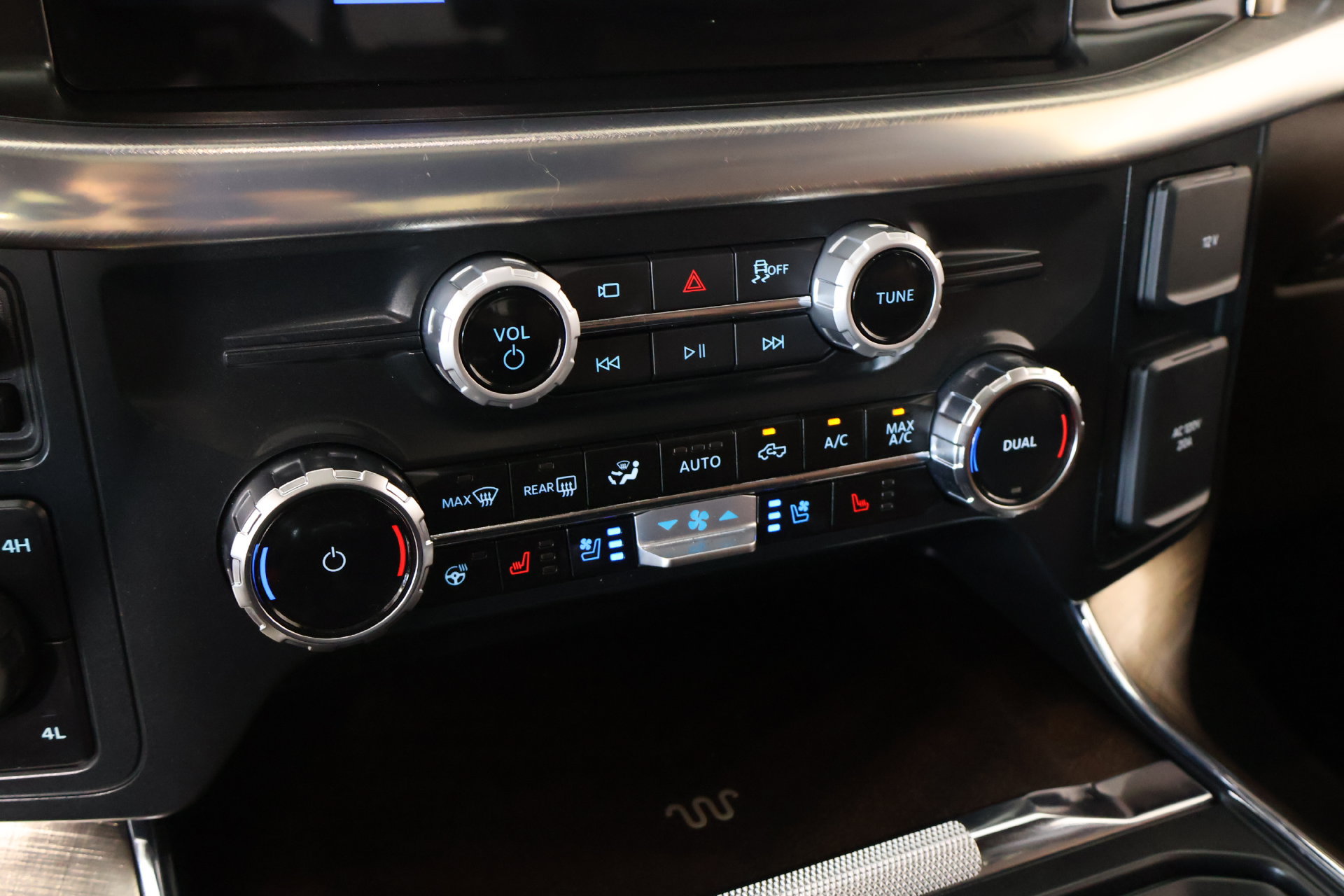 Used 2025 Ford F150 King Ranch w/ FX4 Off-Road Package AWD/4WD image 8
