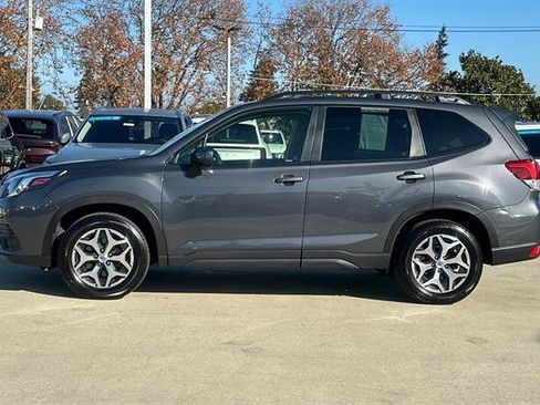 Used 2023 Subaru Forester Premium image 6