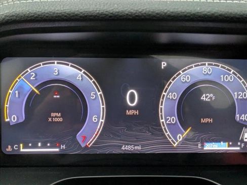 Used 2025 Jeep Grand Cherokee Limited w/ Luxury Tech Group II image 10