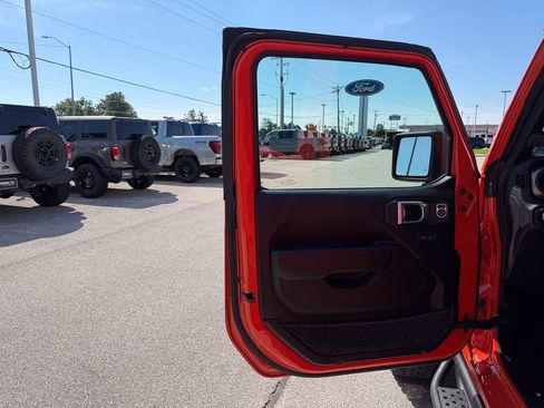 Used 2023 Jeep Wrangler Unlimited Sport AWD/4WD image 12
