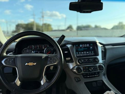 Used 2019 Chevrolet Suburban LT AWD/4WD image 15