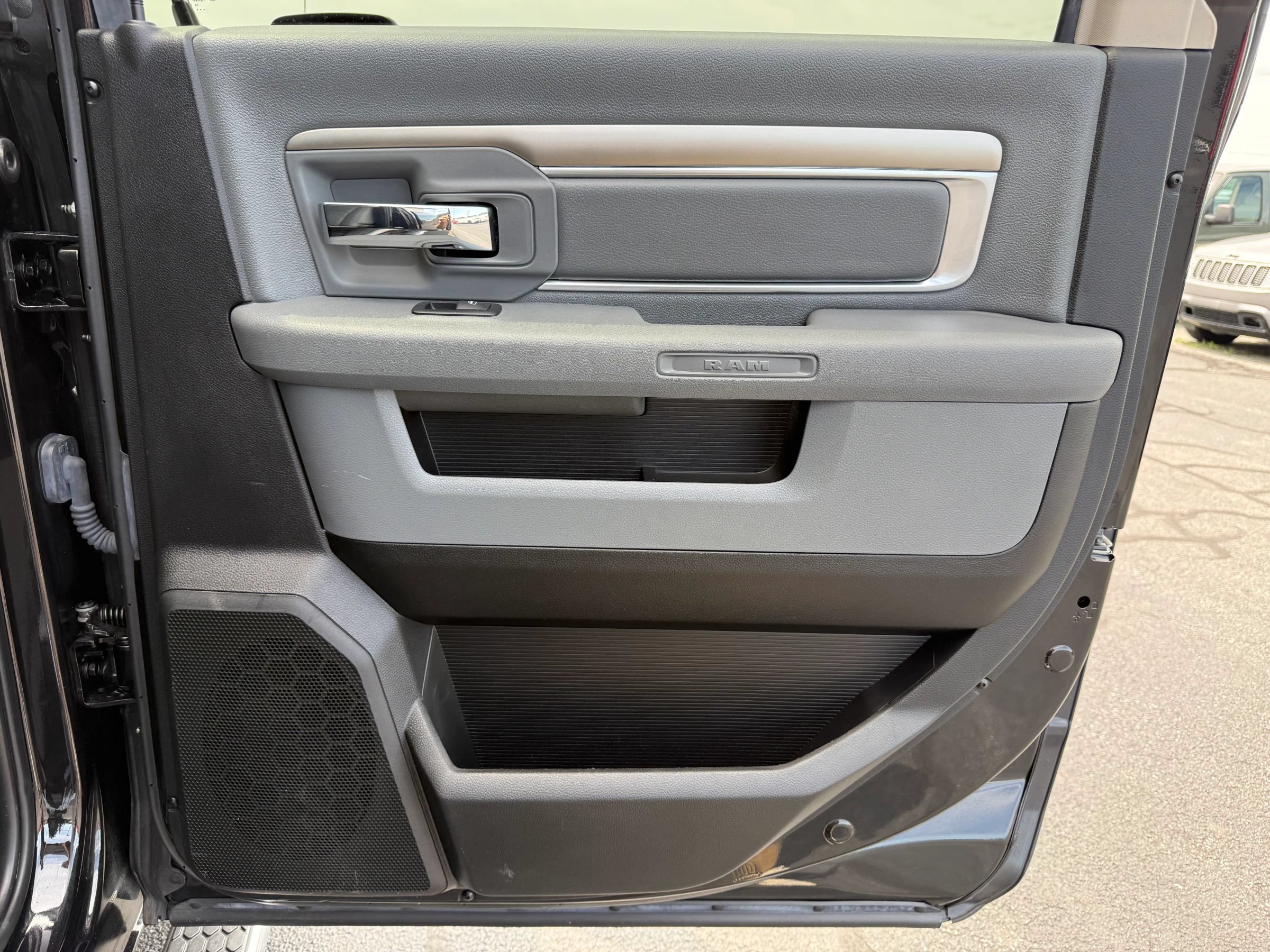 Used 2018 RAM 2500 SLT AWD/4WD image 33