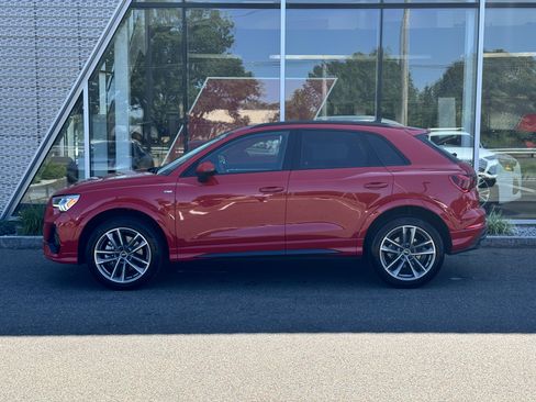 Certified 2025 Audi Q3 2.0T Premium w/ Convenience Package AWD/4WD image 2