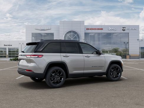 New 2025 Jeep Grand Cherokee Limited image 4